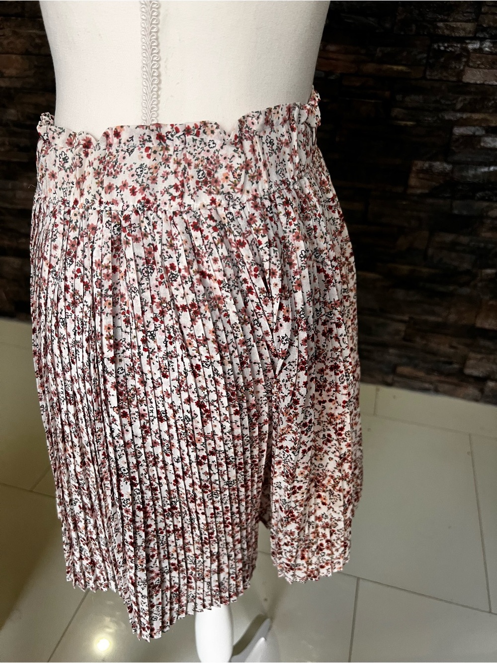 LOFT White Skirt with Red Floral Print - Picture 4 of 15